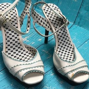 Vintage inspired sling back